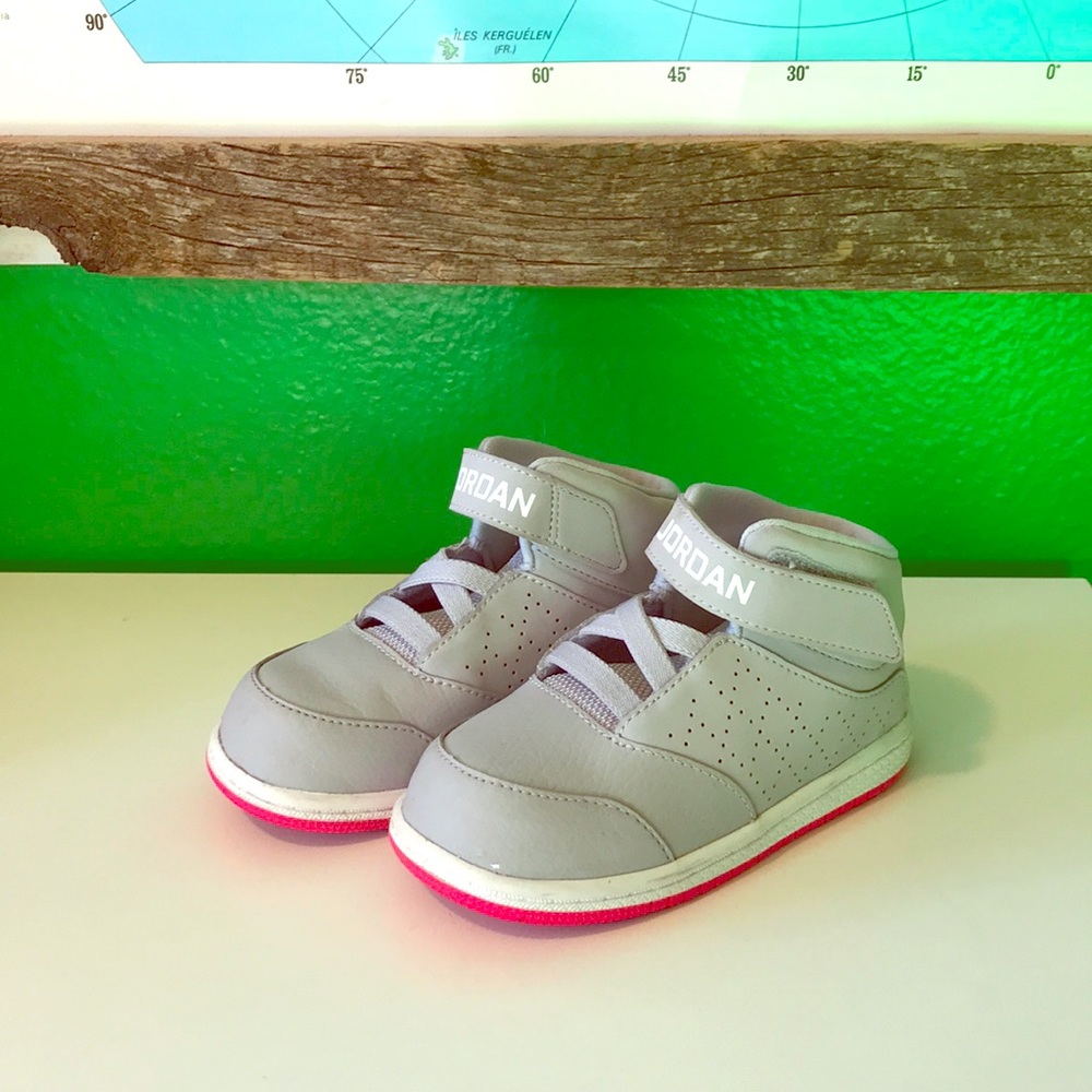 Nike 8T gray/pink high tops